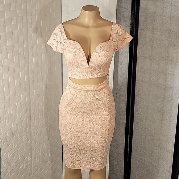 GLARE LACE SHORT SLEEVE V-NECK WOMEN"S DRESS - Picture 2 of 14